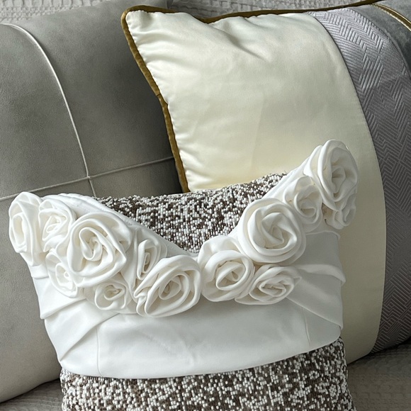 Meshki White Strapless Rose Appliqué Crop Top - Picture 4 of 10